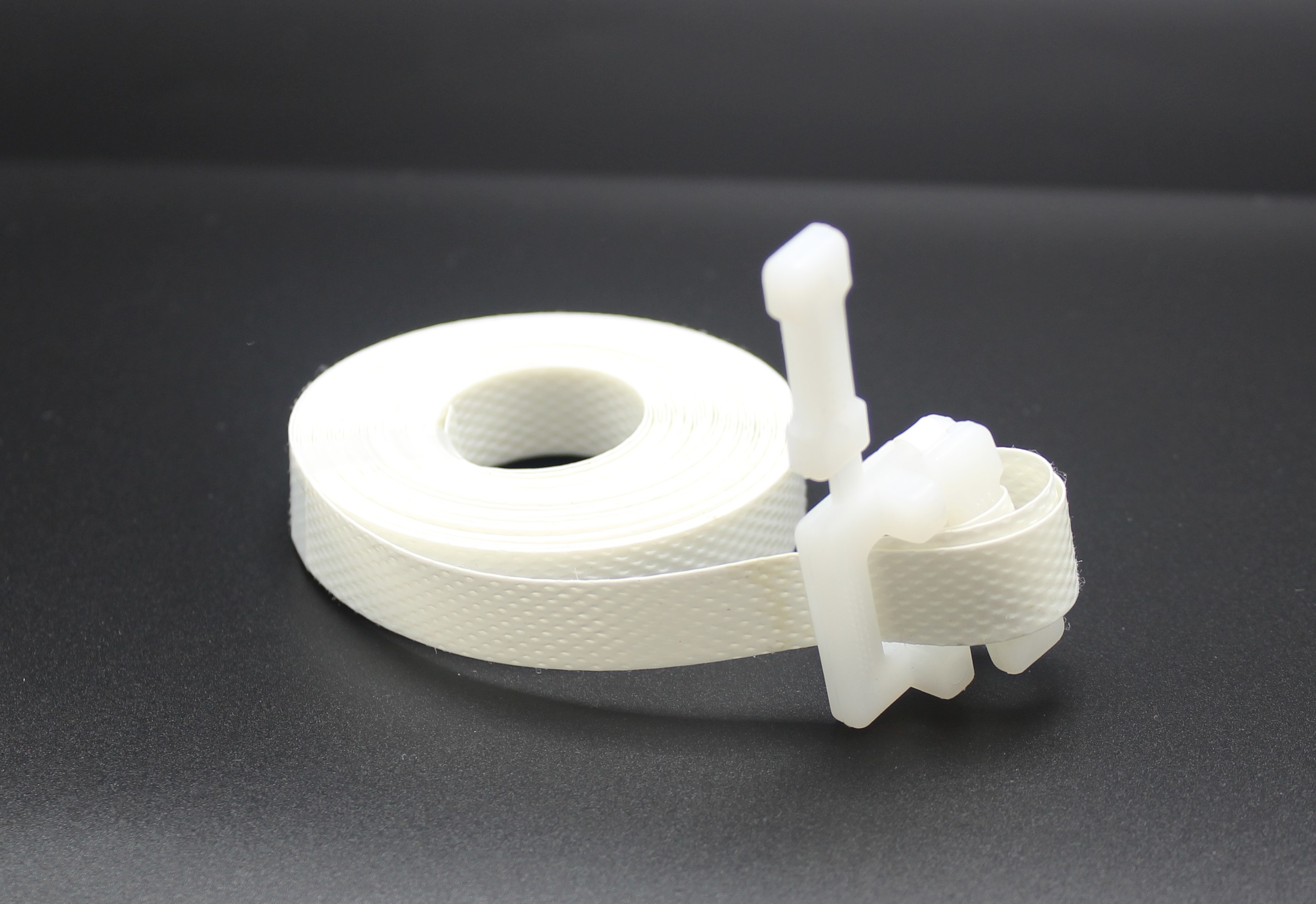 1/2&quot; x 17&#39; White Pre-cut Plastic Strapping With Buckle